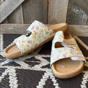 * NWOT* Cloud Footwear | Lavey Slide Sandal